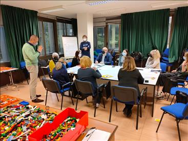 Innovazione didattica: la Scuola di formazione della Regione Marche sperimenta il “Lego Serious Play”. Castelli: “Utilissimo acceleratore dei processi decisionali”